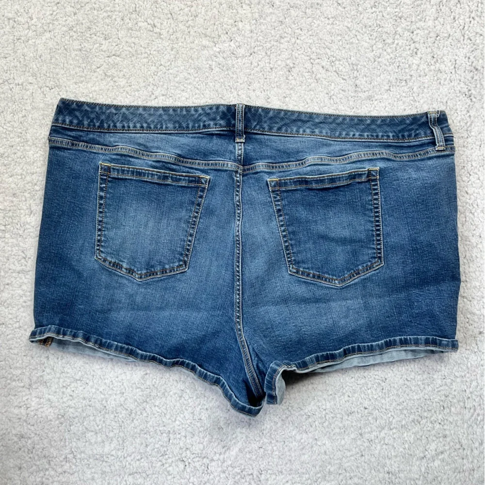 Women's Torrid Dark Wash Cotton Blend Denim Shorty Shorts Size 28 - Picture 7 of 8